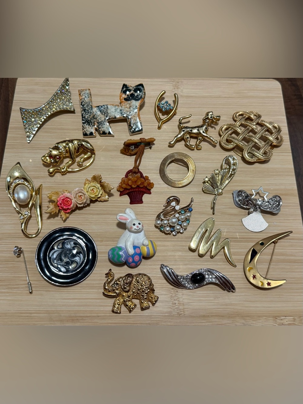 Assorted Brooches Bundle